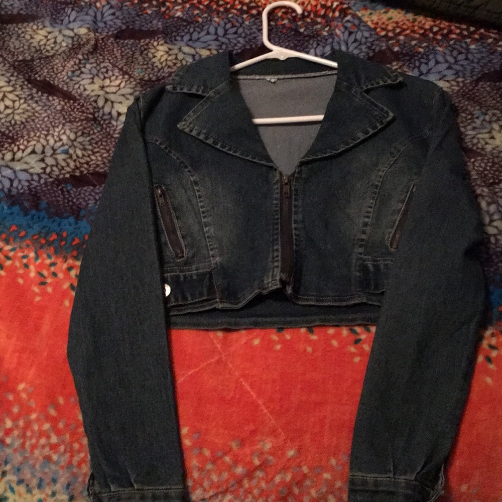 Low-cut jean jacket